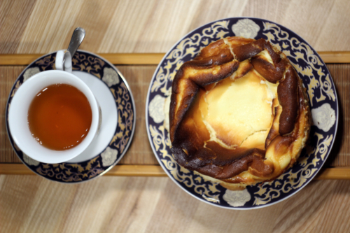 Basque Cheesecake and Sheng Pu’er
